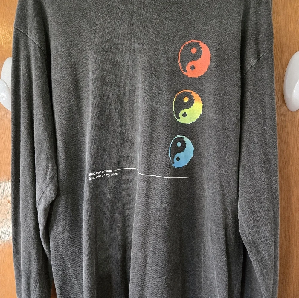 PACSON, Graphic Sweatshirt with Colorful Yin Yang Design - Picture 1 of 7
